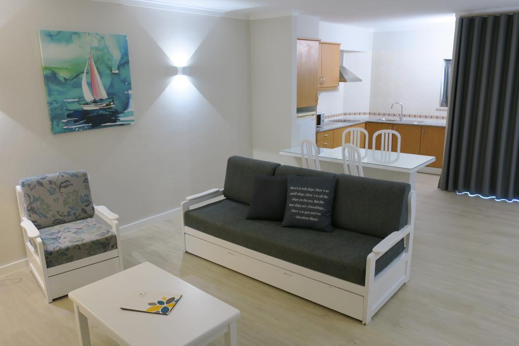 Apartamento de 1 dormitorio con vistas a la piscina
